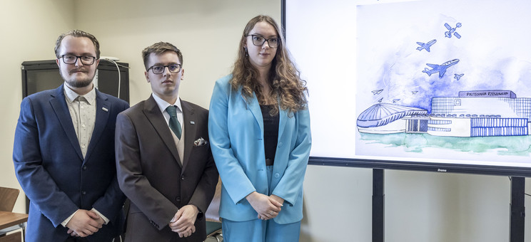 Prezentacja pierwszego etapu projektu architektonicznego Muzeum Politechniki Rzeszowskiej. Od lewej: J. Skierski, H. Leszczyńsk