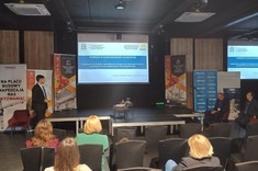 dr inż. Krystian Sikorski podczas prezentacji referatu