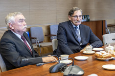 Od lewej: prof. M. Gosztyła, mgr inż. arch. A. Sapeta