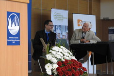 Uczestnicy konferencji w trakcjie dyskusji