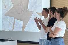 Prezentacja prac wykonanych podczas międzynarodowych warsztatów urbanistycznych pod tytułem „Rola przestrzeni publicznych w obliczu przyszłych wyzwań urbanistycznych”, które odbyły się w dniach 3-7 czerwca 2024 roku w Krakowie.