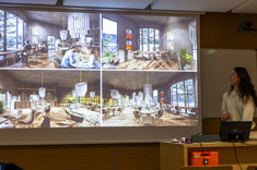Studentka kierunku Architektura podczas prezentacji pracy