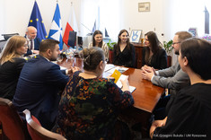 Na zdjęciu dr inż. arch. Joanna Figurska-Dudek, Prezydent Rzeszowa Konrad Fijołek, jury oraz laureatki konkursu