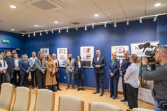 Wystąpienie dr hab. inż. arch. Anna Martyka, prof. PRz - kierowniczki studiów podyplomowych AWiW oraz kierowniczka Katedry Architektury i Dziedzictwa Kulturowego przed wszystkimi uczestnikami wydarzenia wręczenia dyplomów ukończenia studiów