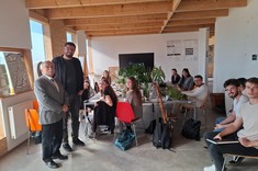 Prof. M. Gosztyła z uczestnikami wykładu