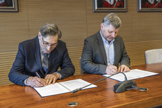 Od lewej: mgr inż. arch. A. Sapeta, prof. P. Koszelnik