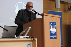 Prof. dr hab. inż. arch. Zbigniew Zuziak w trakcie referatu