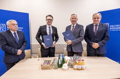 Od lewej: prof. dr hab. inż. Marek Gosztyła, Marcin Tarabuła - wójt Gminy Domaradz, dr hab. inż. Lesław Gniewek, prof. PRz - Prorektor Politechniki Rzeszowskiej ds. nauki, prof. dr hab. inż. Lech Lichołai - Dziekan Wydziału Budownictwa, Inżynierii Śr