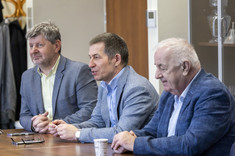 Od lewej: prof. P. Koszelnik, prof. PRz B. Miller, prof. A. Sobkowiak