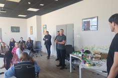 Prodziekan WBiSiA dr inż. Krzysztof Boryczko, dr inż Krysitan Sikorski i dr inż. arch. Rafał Lichołai podczas dyskusji powarsztatowej