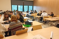 Uczestnicy warsztatów poświęconych przekształceniom przestrzeni publicznych podczas tworzenia projektów rewitalizacji wybranych ulic w Mielcu.